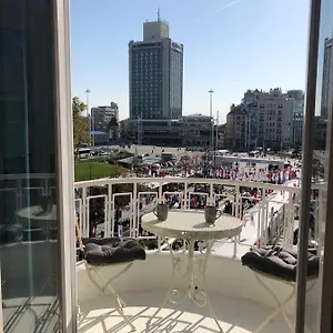 Great View Of Taksim Square, Luxury Furnished On Main Street Of Taksim, Partial Sea View اسطنبول